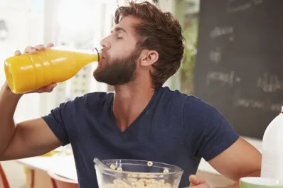 Tres bebidas naturales para limpiar las arterias y bajar el colesterol