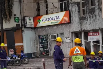 Importante fuga de gas en Avenida Belgrano: trabajan para solucionarla