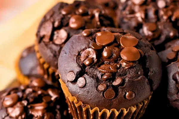 Muffins de chocolate y batata: una receta saludable y práctica para disfrutar en el desayuno