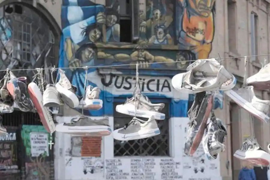 194 personas perdieron la vida la noche del 30 de diciembre en el local bailable República de Cromañón.