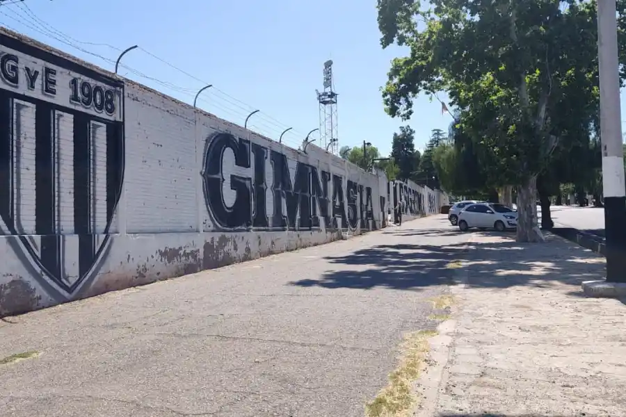 A UNOS METROS. Se encuentra el estadio de Gimnasia de Mendoza.