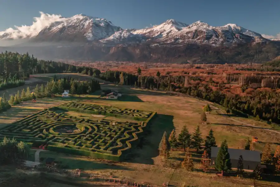 El Laberinto Patagonia, un lugar que invita a perderse y encontrarse en la belleza del sur argetino.