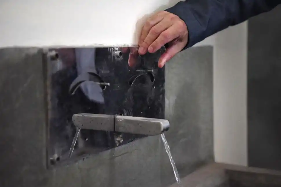 ANTIVANDALISMO. Los complementos de las celdas están fabricados con acero inoxidable, para evitar daños.