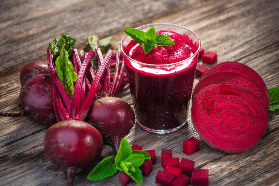 El jugo de remolacha está lleno de nutrientes que ayudan al corazón a mantenerse sano.