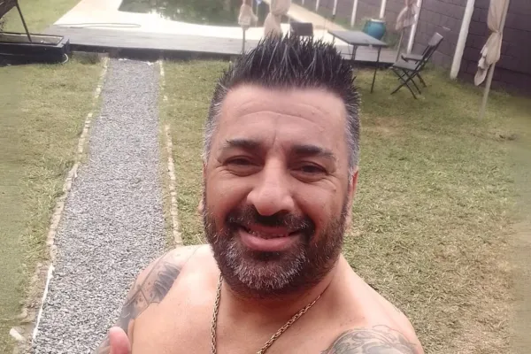 Cumplía prisión domiciliaria con una tobillera y murió electrocutado mientras limpiaba una pileta
