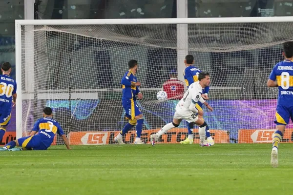 Un primer tiempo para el olvido: el error de Brey en el primer gol de Vélez frente a Boca