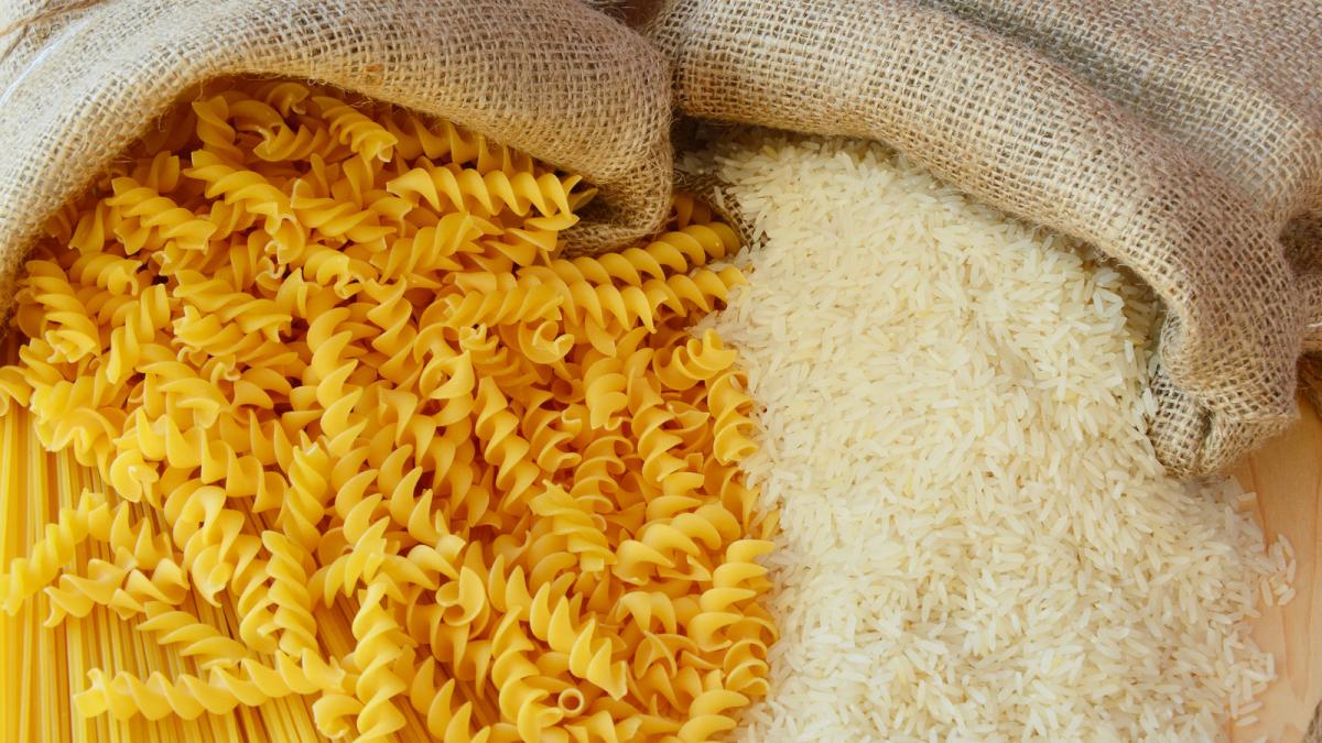 La pasta y el arroz son dos alimentos sumamente populares pero ¿cuál de ellos es el más sano?