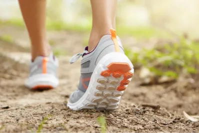 Cuántos minutos hay que caminar por día para mejorar la memoria y la salud del corazón