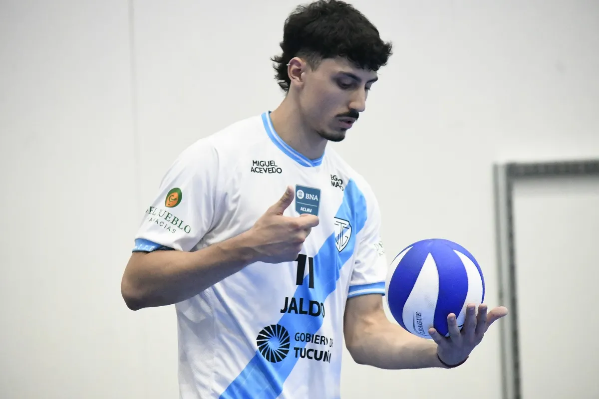 CON PELOTA EN MANO. Juan Bucciarelli durante uno de los partidos de Tucumán de Gimnasia.