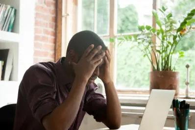 Qué es el “Tech Shame” y cómo afecta a la Generación Z a pesar de sus conocimientos sobre tecnología