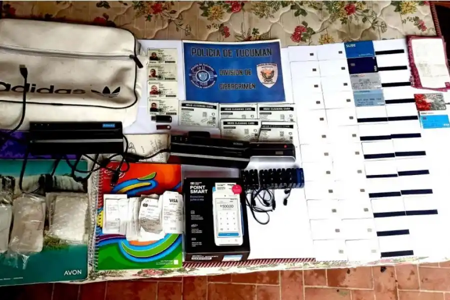 Usó tarjetas clonadas, hizo pequeñas compras durante dos meses y lo descubrieron: le dictaron domiciliaria
