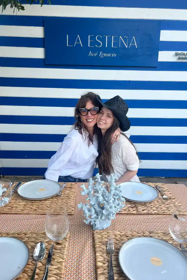 Daniela Coll, dueña de la mágica La Esteña, junto a Sol García Hamilton.