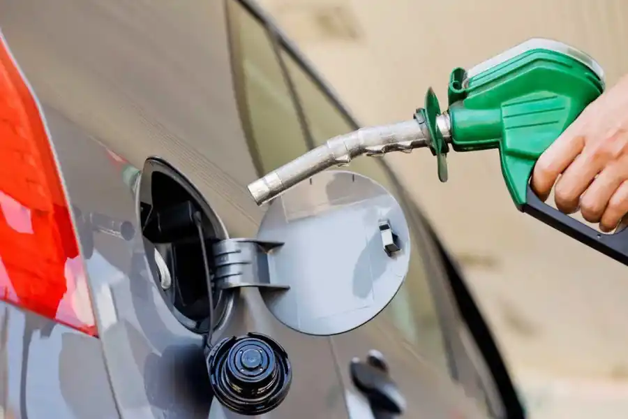 Cargar nafta ahora será un poco más costoso.