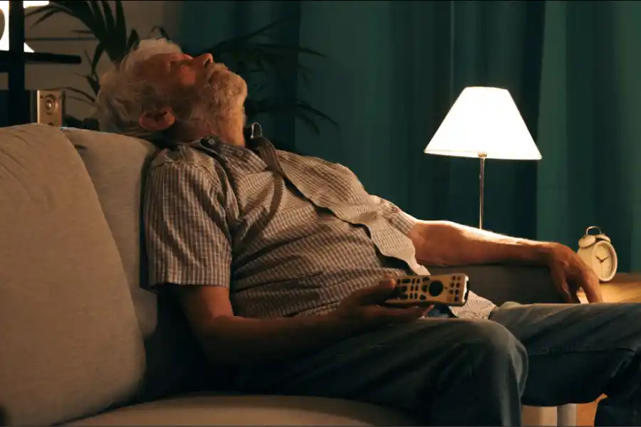 Estos son los ragos que comparten quienes se quedan dormidos en el sillón. 