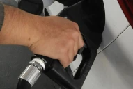 Aumento en los combustibles: desde hoy el litro de nafta y de gasoil son un 2,4 % más caro