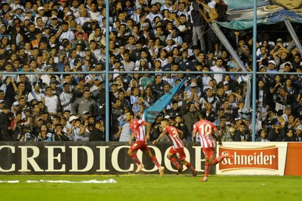 La chicana de Tino Costa a Atlético Tucumán para recordar el clásico de la Superliga: Llega el 1 de diciembre...