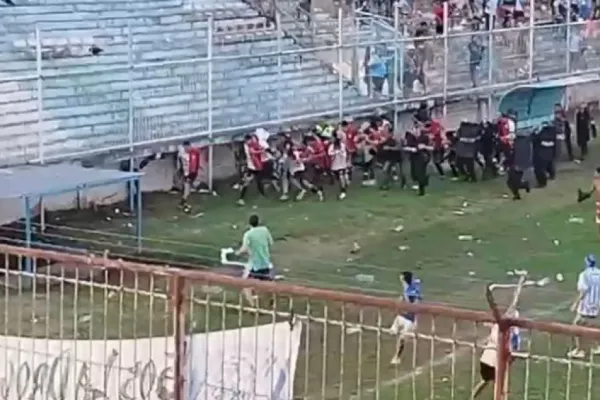 Sportivo Guzmán-Atlético Concepción: invasión de campo de juego y salvaje agresión a los jugadores del Juliano