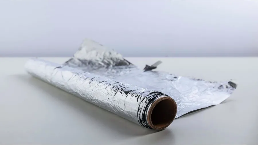 El papel aluminio sirve para refrescar los ambientes durante los días de calor