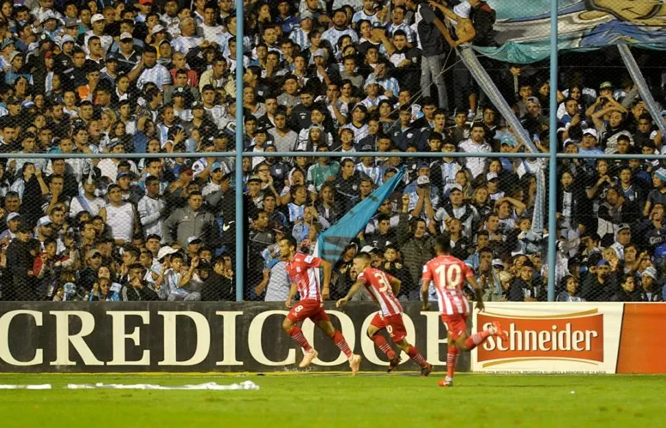 La chicana de Tino Costa a Atlético Tucumán para recordar el clásico de la Superliga: Llega el 1 de diciembre...