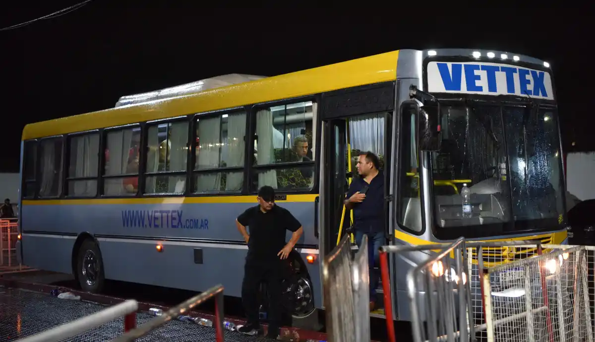 SIN RESPUESTAS. Diego Flores no habló con la prensa y se retiró en completo silencio.