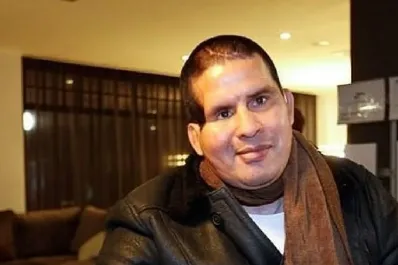 La esposa de Fernando Cáceres murió al caer desde un séptimo piso: el ex futbolista estaba en la casa e investigan qué sucedió