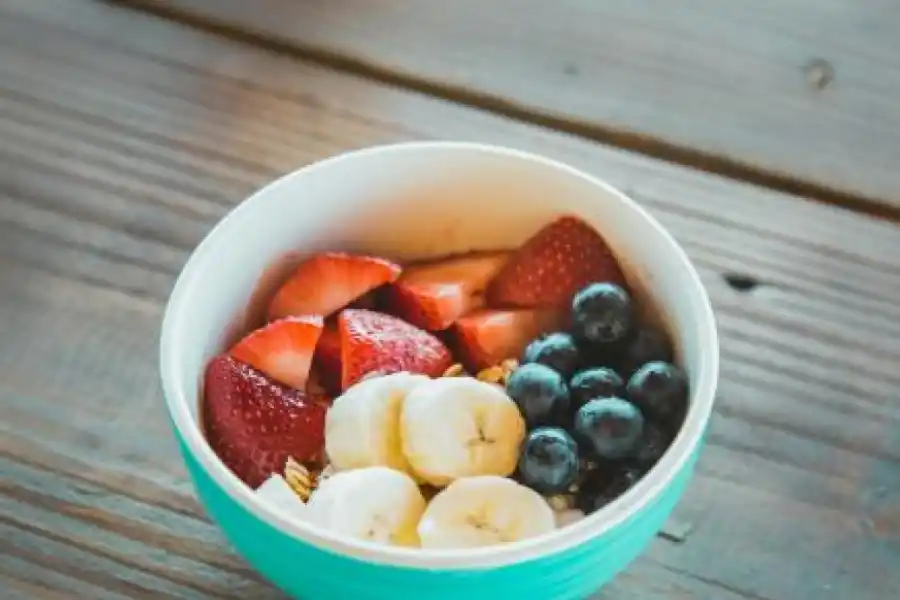 Comer fruta de postre es una de las mejores opciones entre los dulces. 