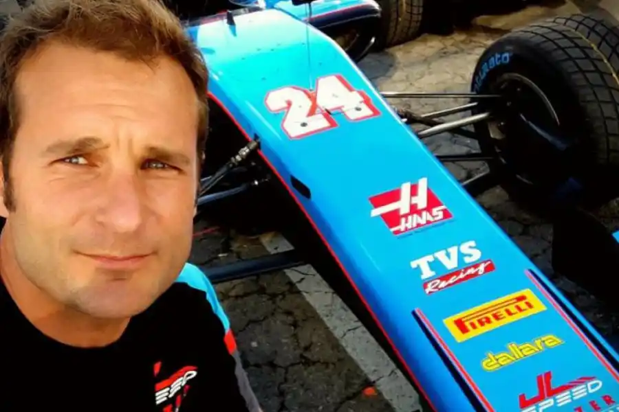 Luciano Crespi, el piloto argentino que interpretó en algunas escenas a Ayrton Senna.