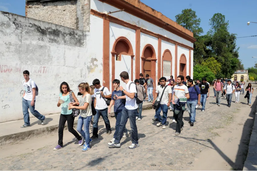 ESTUDIAR. Entre los jóvenes de 19 a 25 años, sólo 4 de cada 10 cursa el nivel universitario o terciario. / ARCHIVO LA GACETA