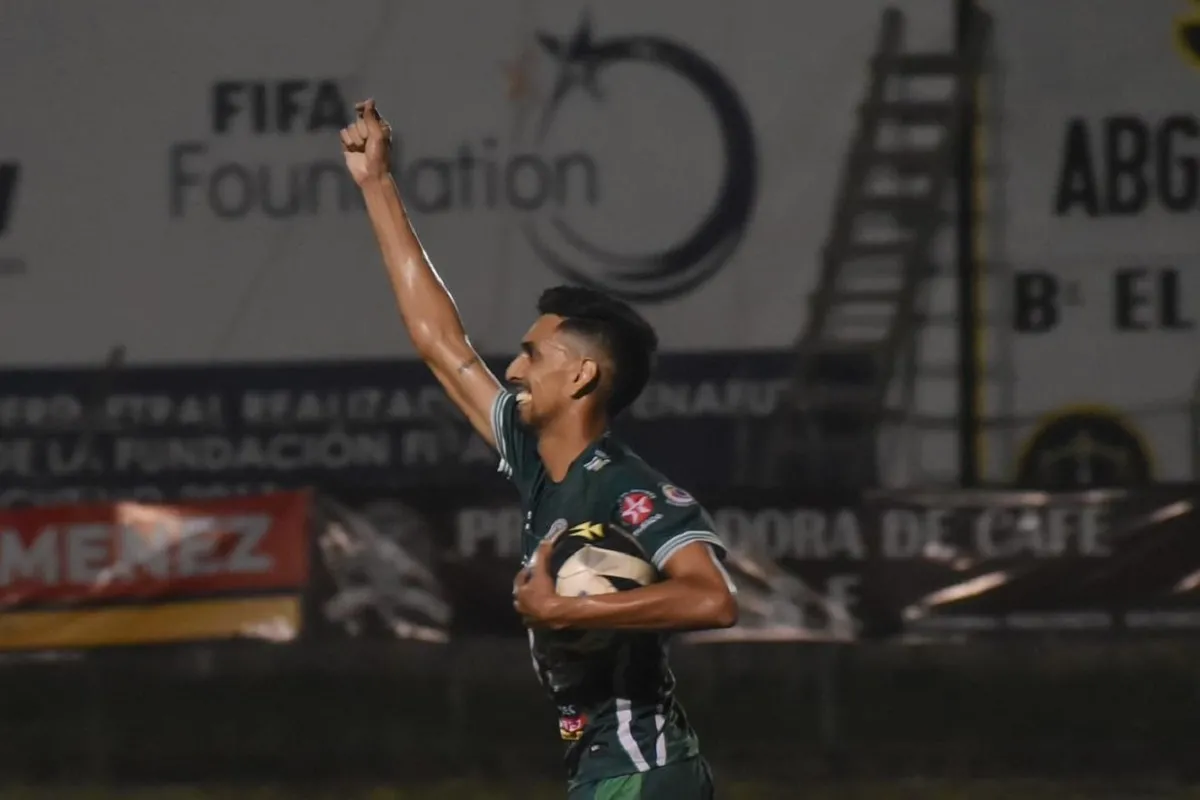 GRAN MOMENTO. Nahuel Luna culminó como el goleador de Hondupino, club que milita en el ascenso de Honduras.