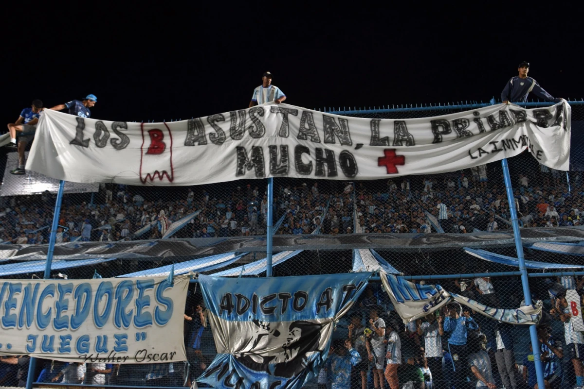 La eliminación de San Martín no pasó inadvertida durante el partido de Atlético Tucumán