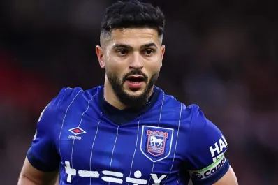 Escándalo en la Premier League: un capitán se negó a usar el símbolo LGBT+