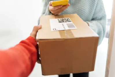 Qué es el servicio de envíos courier y en qué se diferencia del puerta a puerta