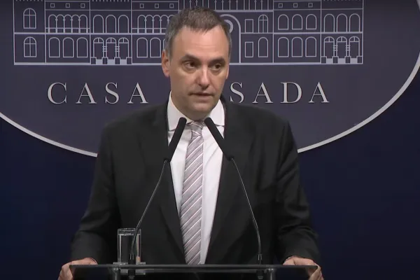 El gobierno de Javier Milei propone el cobro a extranjeros en universidades y en salud