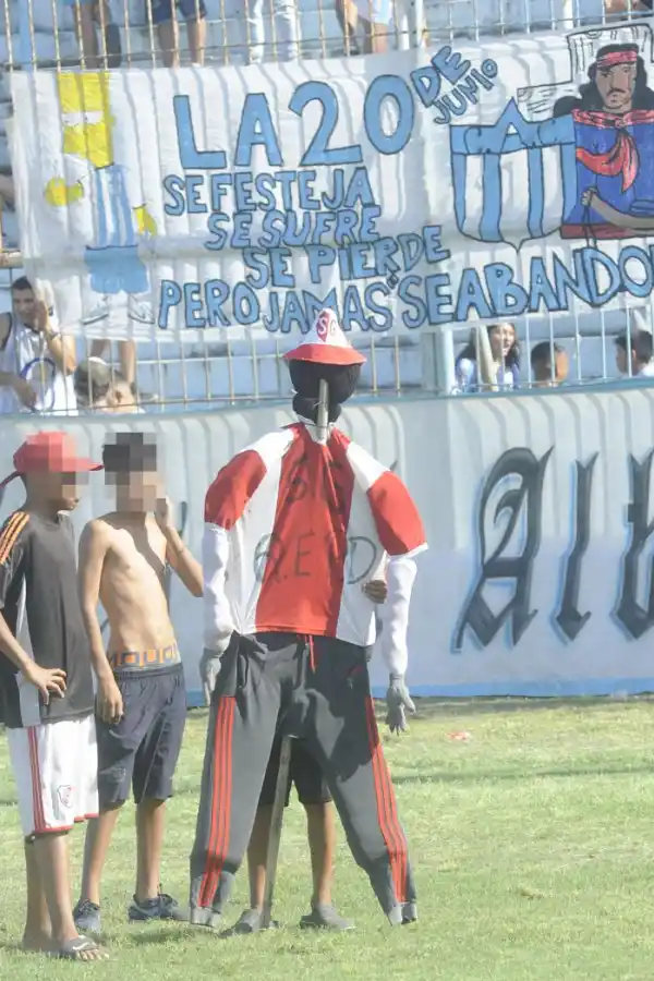 “Pensé que no iba a ver más a mi familia”, dijo un jugador de Sportivo Guzmán atacado por la hinchada de Atlético Concepción