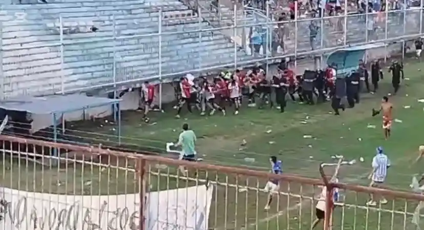 “Pensé que no iba a ver más a mi familia”, dijo un jugador de Sportivo Guzmán atacado por la hinchada de Atlético Concepción