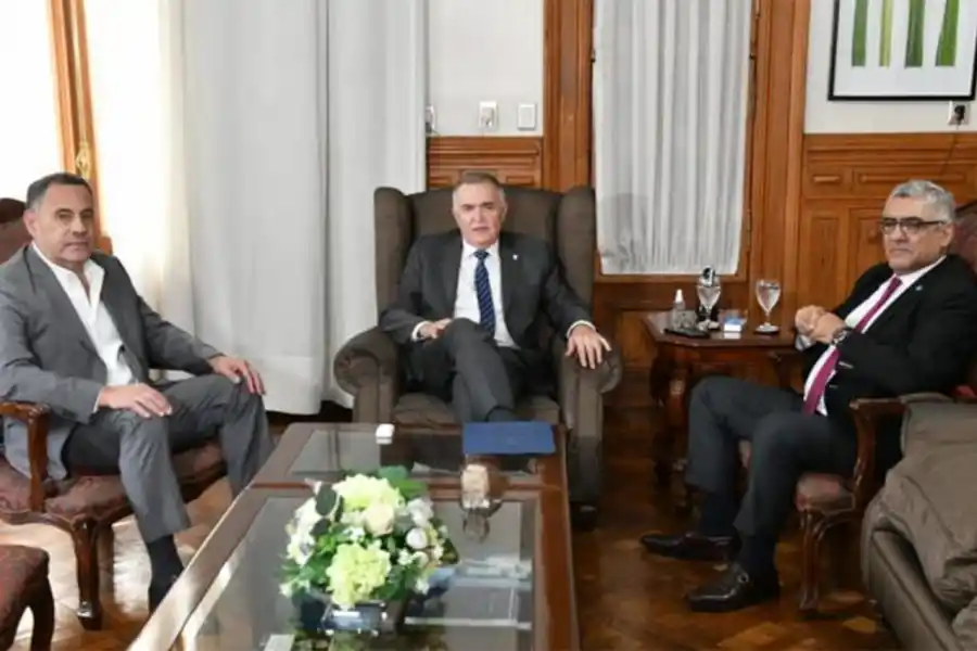 EN CASA DE GOBIERNO. Amado, Jaldo y Abad avanzarán en la propuesta que llevará el Gobierno a la reunión con los gremios de trabajadores estatales. 