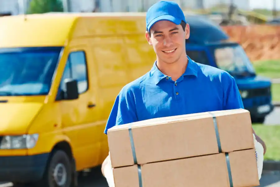 Qué es el servicio de envíos courier y en qué se diferencia del puerta a puerta