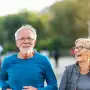 Con un 30% menos de comida se vive un 20% más: el oncólogo de 97 años que desafía todo lo que creemos saber sobre alimentación
