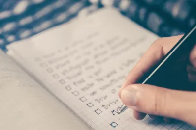 Balance de fin de año: las cinco recomendaciones que la Inteligencia Artificial sugiere hacer en esta época