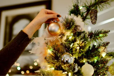 El árbol de Navidad: ¿por qué se arma el 8 de diciembre y qué significan sus adornos?