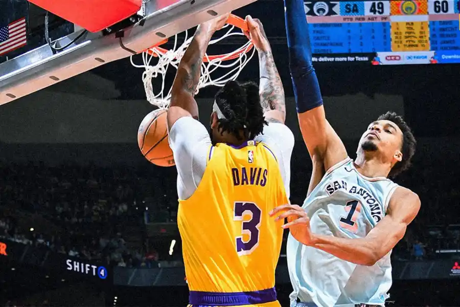 AL ATAQUE. Anthony Davis promedia 27.8 puntos en la ofensiva de Lakers, que marchan novenos en el Oeste.