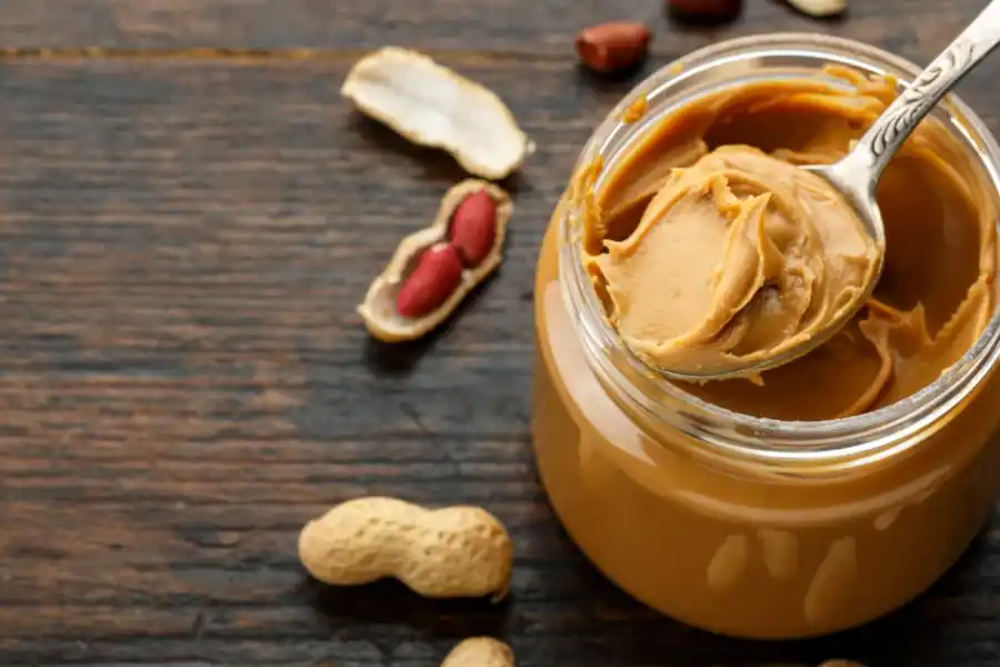 Podemos acompañar la pasta de maní con otros suplementos proteicos para aumentar los niveles de este macronutriente. 