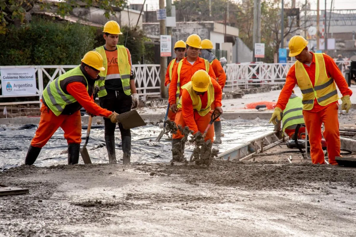 La construcción no se recupera: registró una caída del 24,5% en octubre interanual