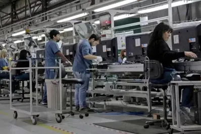 La industria cayó un 2% anual durante octubre, según el Indec