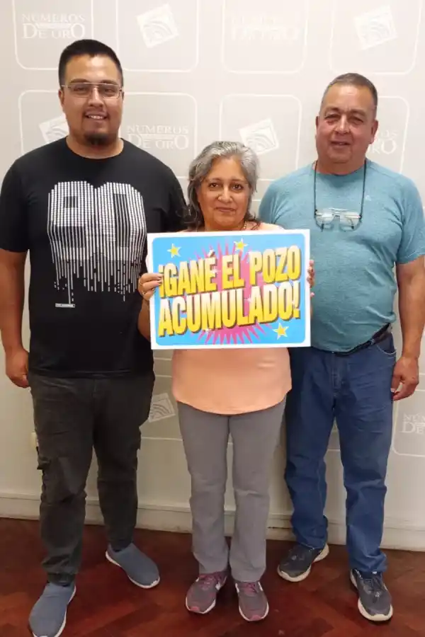 DESDE TAFÍ DEL VALLE. Mirta del Rosario Carol vino con su esposo y con su hijo.