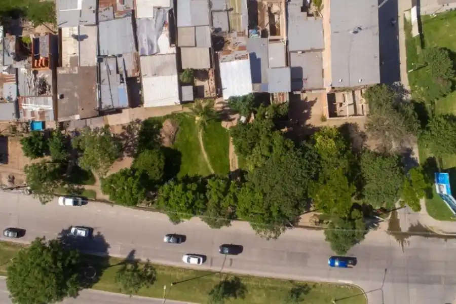 VISTA AÉREA. El terreno de Barrionuevo limita con la avenida Perón.