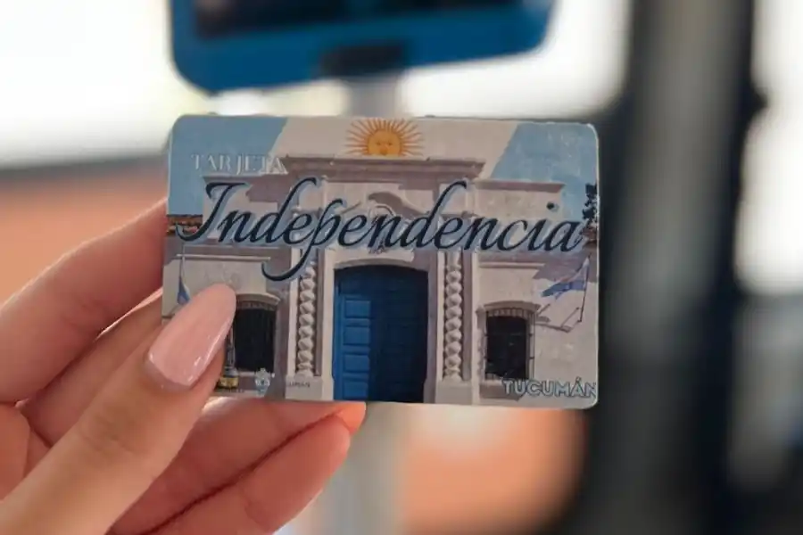 Impulsan la tarjeta prepaga Independencia que permitirá pagos físicos y digitales con código QR