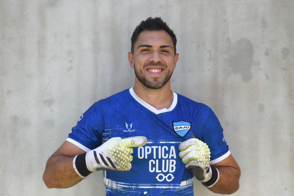 SONRISA. Pese a la eliminación en los cuartos de final del Anual, el arquero se siente feliz con su presente en el club.