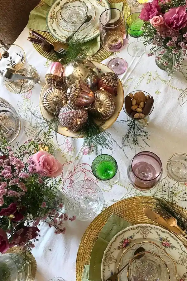 Hacer del recibir un verdadero arte: cómo decorar tu mesa para las fiestas