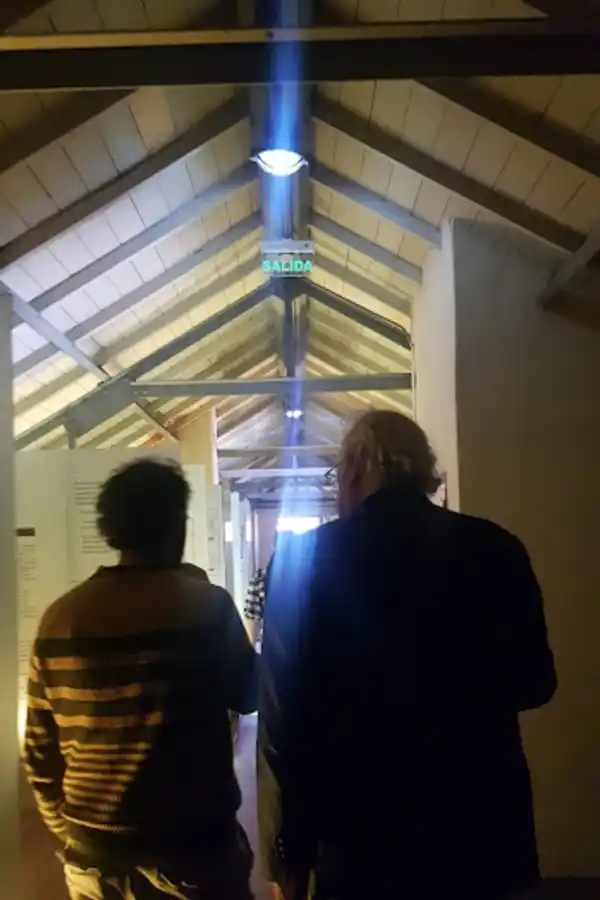 Jon Lee Anderson recorre el Museo Sitio de Memoria ESMA.